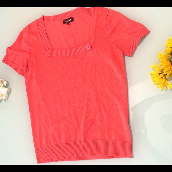 Dalia Pink Short Sleeve sweater - Picture 1 of 3